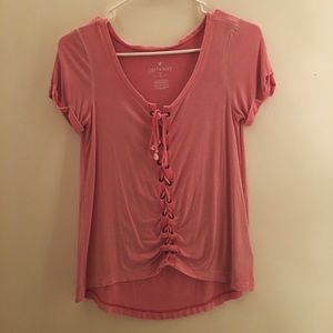 Pink tie down American eagle t-shirt.
